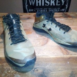 UNDER ARMOUR mens athletic sneakers size 15